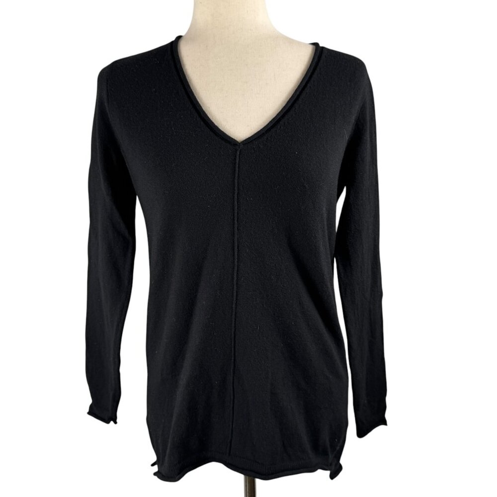 Perfect staple piece! J.Crew V-Neck Pullover Sweater in Black Size XXS